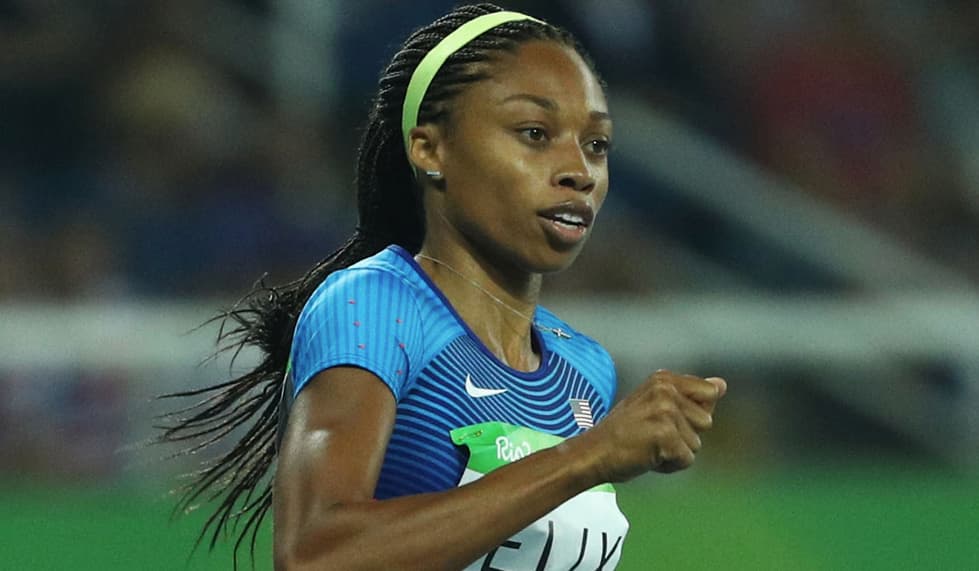 Para correr 
<a href="https://www.instagram.com/af85/">Allyson Felix</a> sujetó sus hermosas trenzas en una cola de caballo baja. Además llevó una banda en tono verde que combinaba a la perfección con su uniforme.
<br>