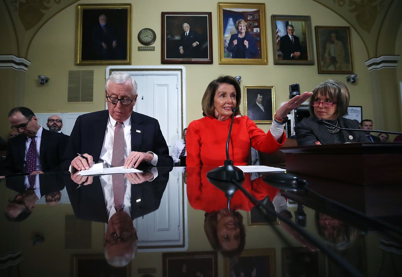 Congreso aprueba fondos para evitar el cierre del gobierno sin incluir DACA como parte del acuerdo