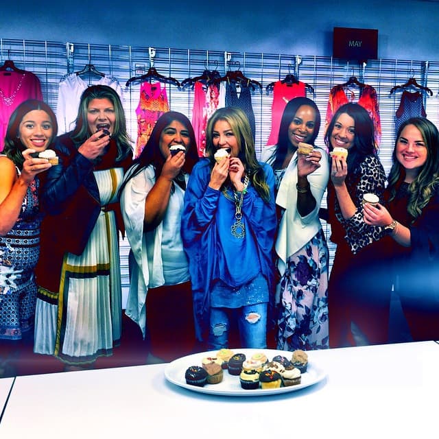 Pero la lista de declaraciones sigue pues, anteriormente, Laura protagonizó otro escándalo junto a sus medias hermanas Federica, Gabriela y Ernestina Sodi.