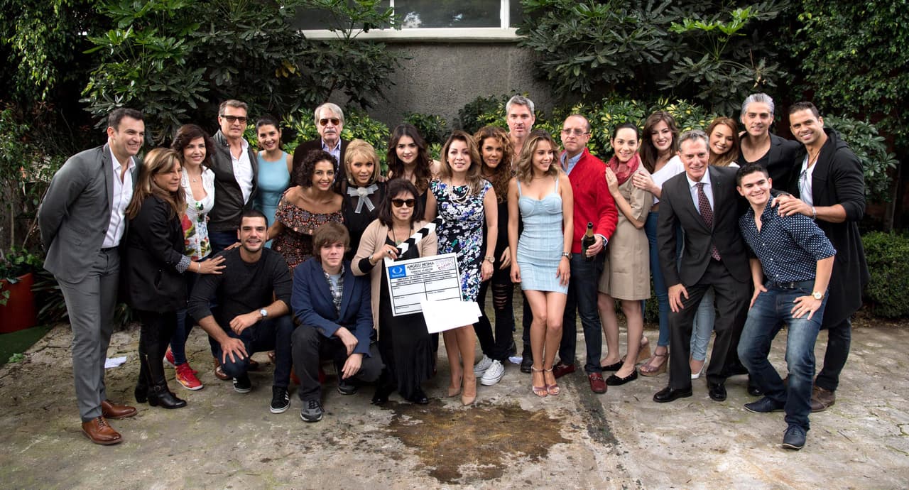 El elenco de la telenovela 'Me declaro culpable' se reunió para dar el claquetazo oficial para el arranque de grabaciones de esta intensa historia, y fue aquí en donde por primera vez en más de 20 años 
<b><a href="http://www.univision.com/temas/daniela-castro">Daniela Castro</a></b> y 
<b>Juan Soler</b> se volvieron a reunir para trabajar de nuevo juntos.