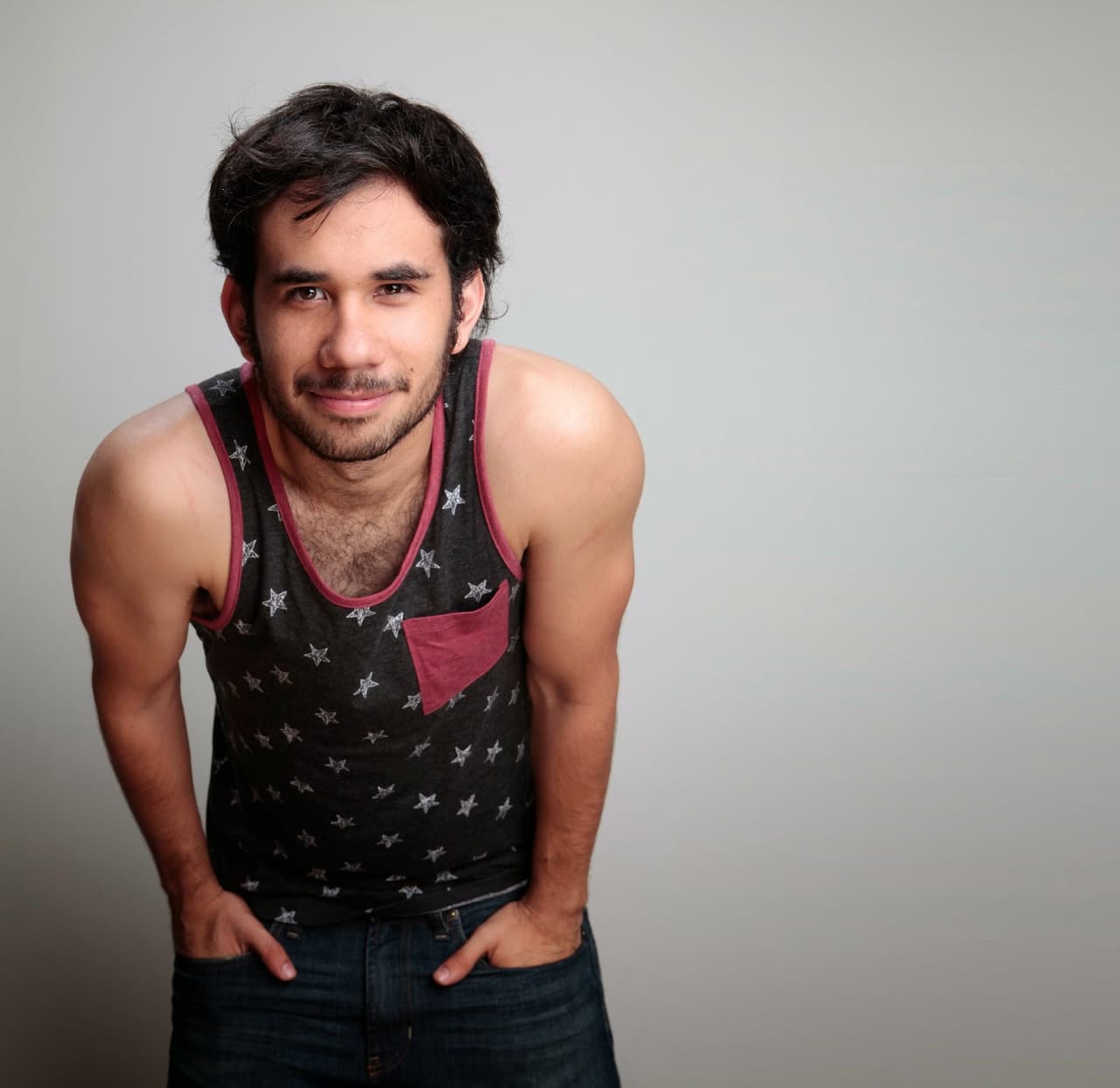<b>El Werevertumorro</b>: en realidad se llama Gabriel Montiel y es mexicano. En su canal de YouTube tiene más de 15 millones de suscriptores, a los que les ofrece bromas, parodias y videos chistosos que le sacan a uno carcajadas. 
<br>
<br>