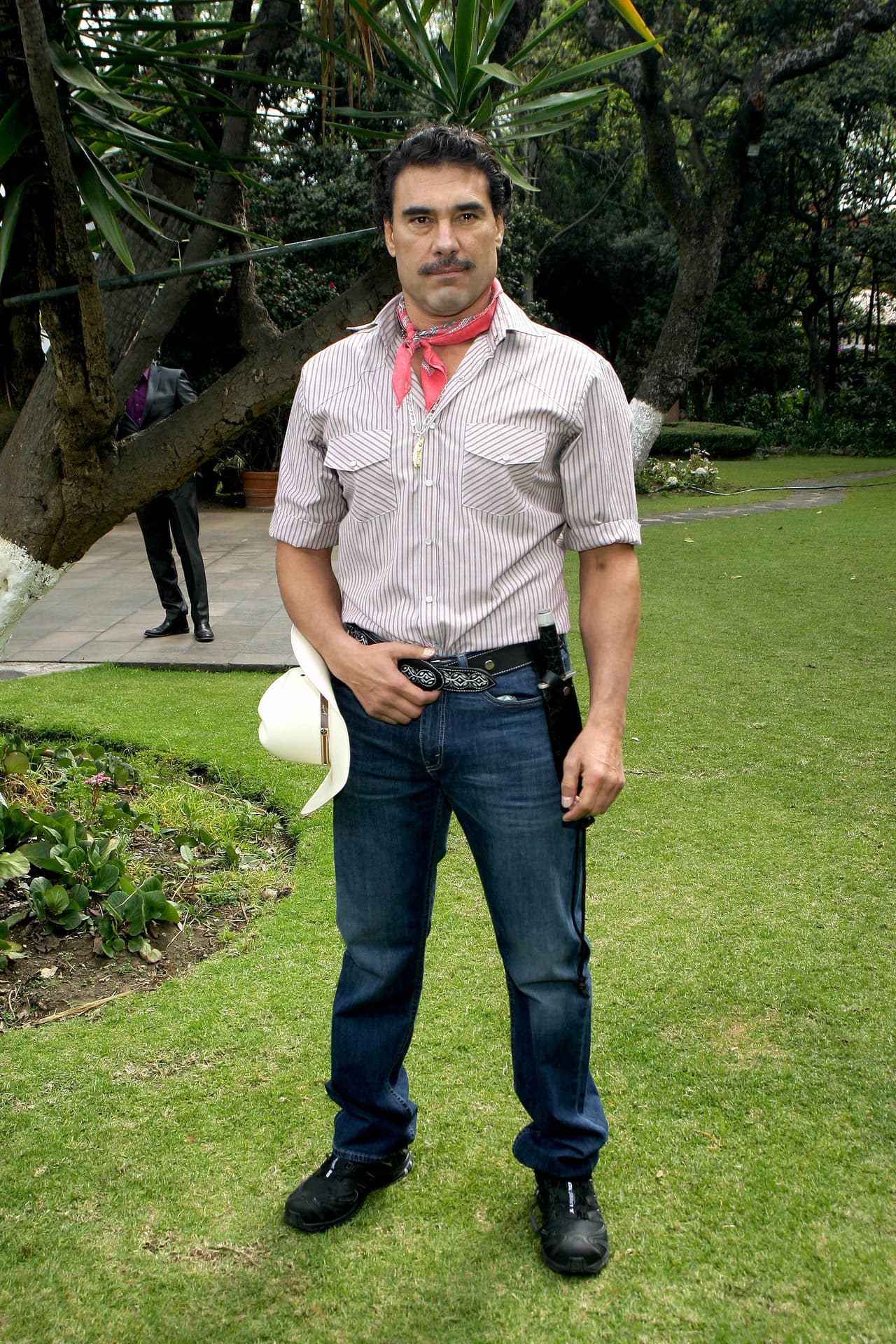 Esta no es la primera vez que 
<b><a href="http://www.univision.com/temas/eduardo-yanez">Eduardo</a></b> reacciona así ante la prensa o con sus compañeros de trabajo, pues en repetidas ocasiones se ha visto envuelto en distintos zafarranchos.