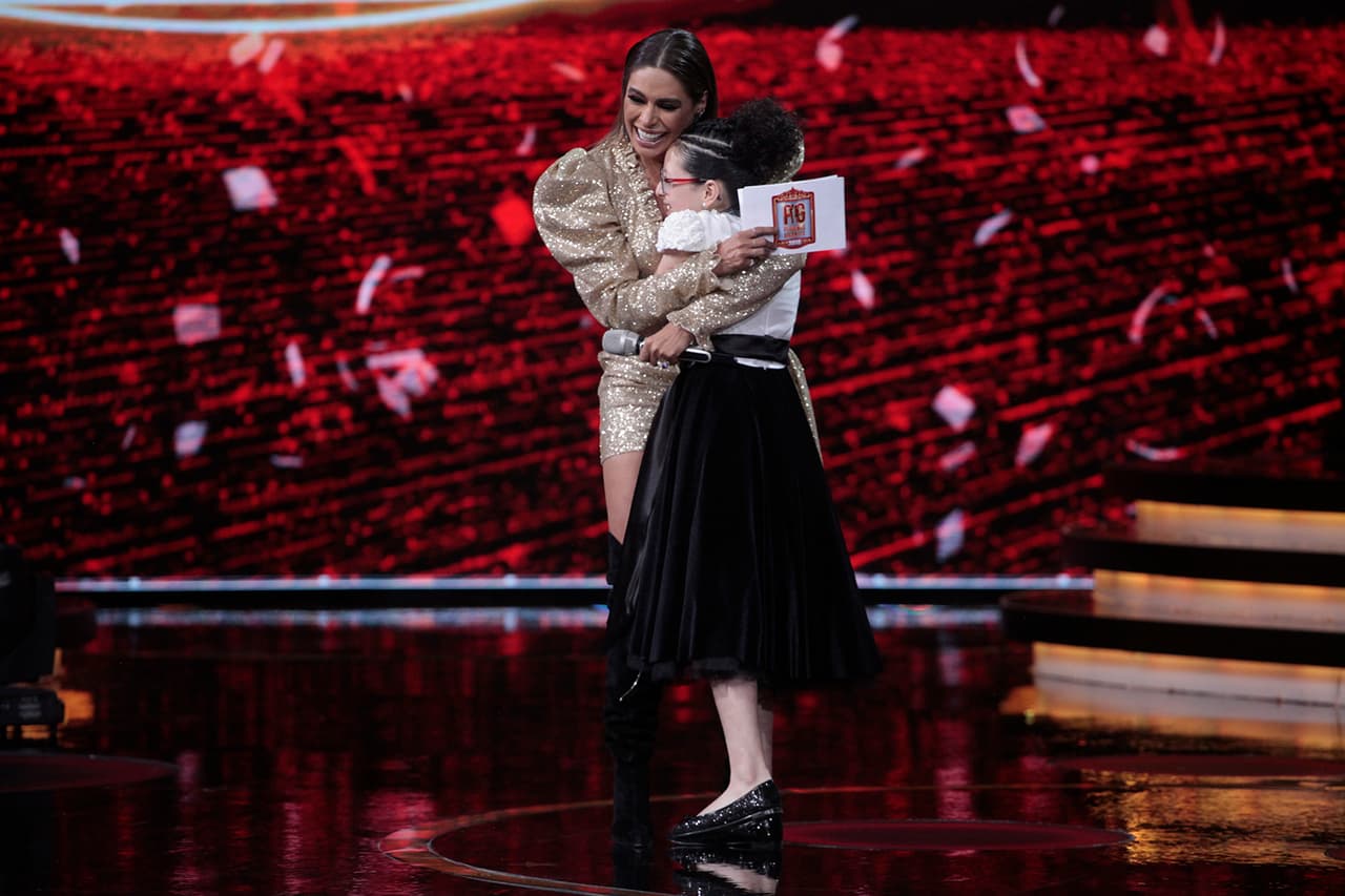 Al saber que tenía calificación perfecta, Galilea la abrazó antes de mandarla a camerinos.