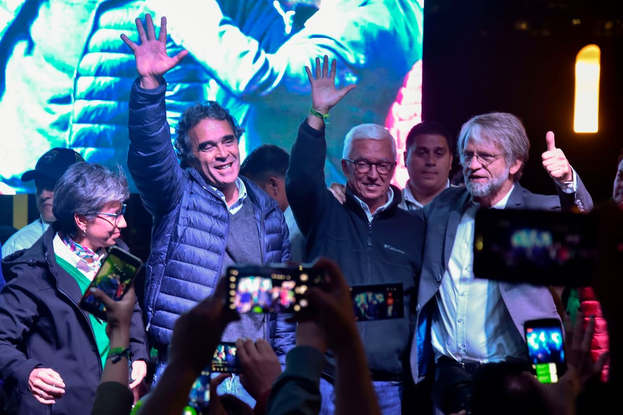 Sergio Fajardo, de Coalición Colombia, con poco más de 23% de los votos, llegó de tercero y queda por fuera de la carrera presidencial.