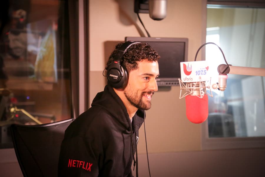 El actor mexicano Luis Gerardo Méndez nos presenta la primera serie original de Netflix en español “Club de Cuervos”.