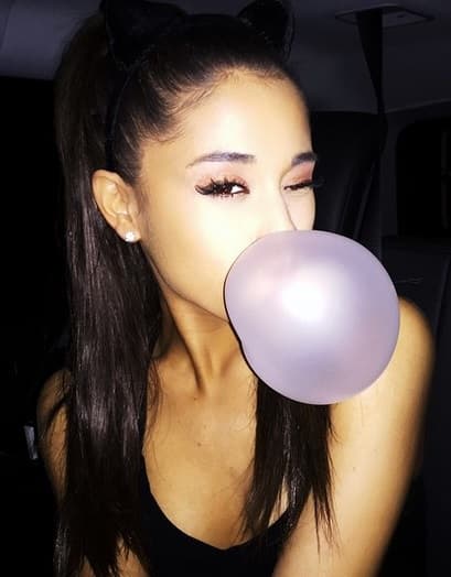 Ni todos los millones de Hollywood le aseguran tener una cabellera impecable.