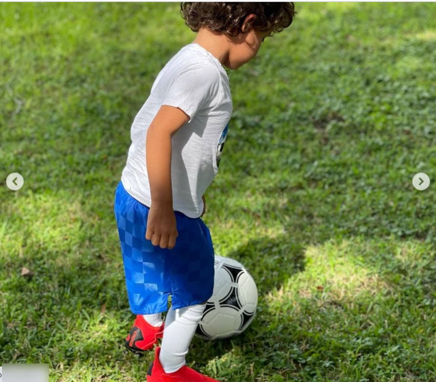 Además, este martes 7 de septiembre, el niño comenzó sus clases de fútbol, causando alegría en su orgullosa madre.
<br>