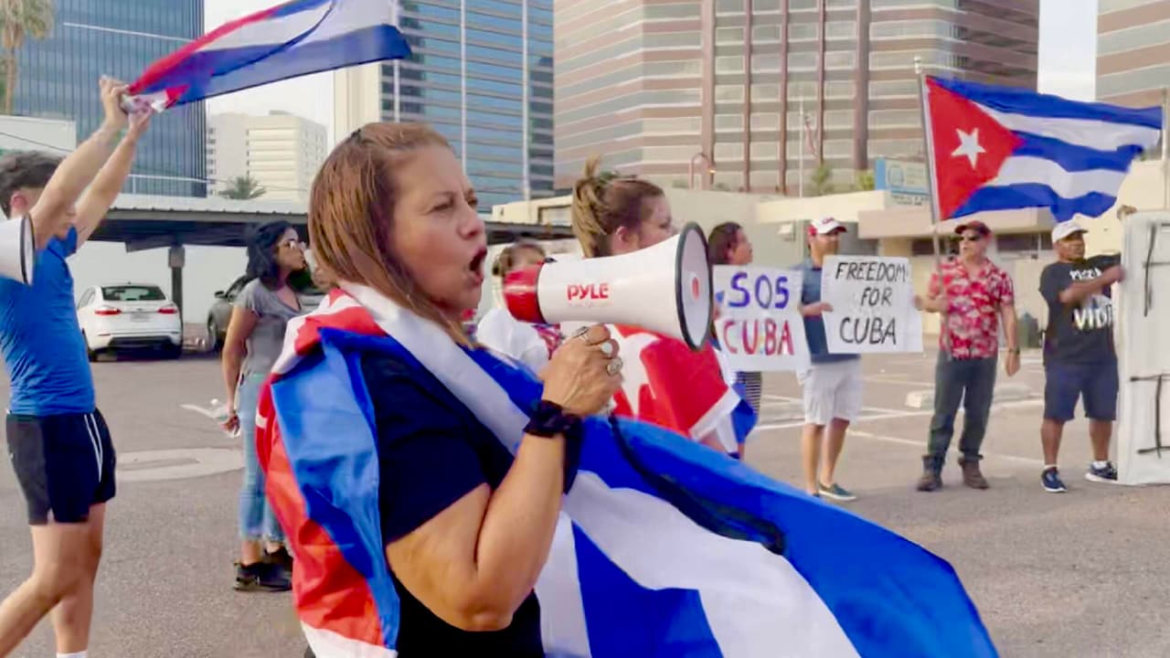 “El pueblo de Cuba necesita libertad”: cubanos en Arizona se manifiestan contra la represión en la isla