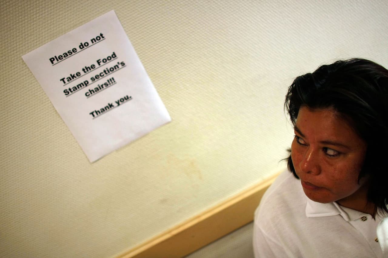 Normalmente para tener el beneficio las personas deben demostrar que tienen un empleo o intentan buscar un trabajo. 
<br>