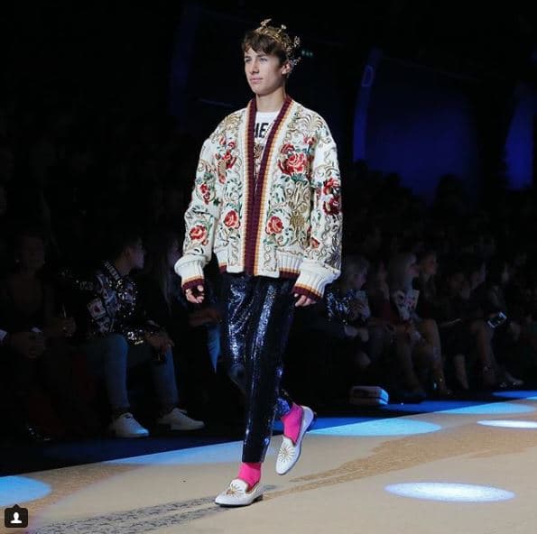 Quien ya lleva varias pasarelas de la mano de Dolce & Gabanna es el blogger mexicano Juan Pablo Zurita, quien también formó parte del séquito de ángeles.