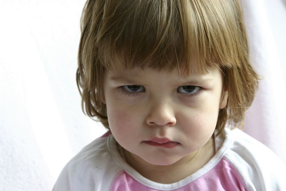 Mojando su ropa de nuevo: cuando los pequeños tienen 'accidentes'  aún mucho después de andar sin pañales