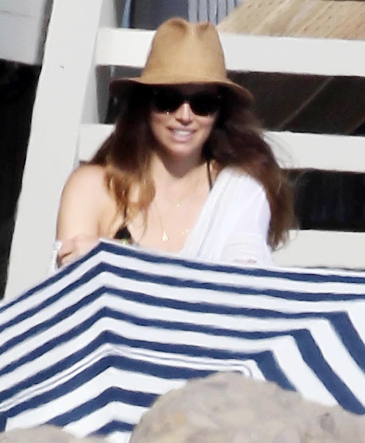 En cambio, Jessica se veía más relajada y feliz.