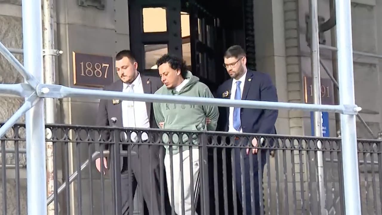 Hondureño que empujó a un veterano a las vías del tren regresa al tribunal por asesinato