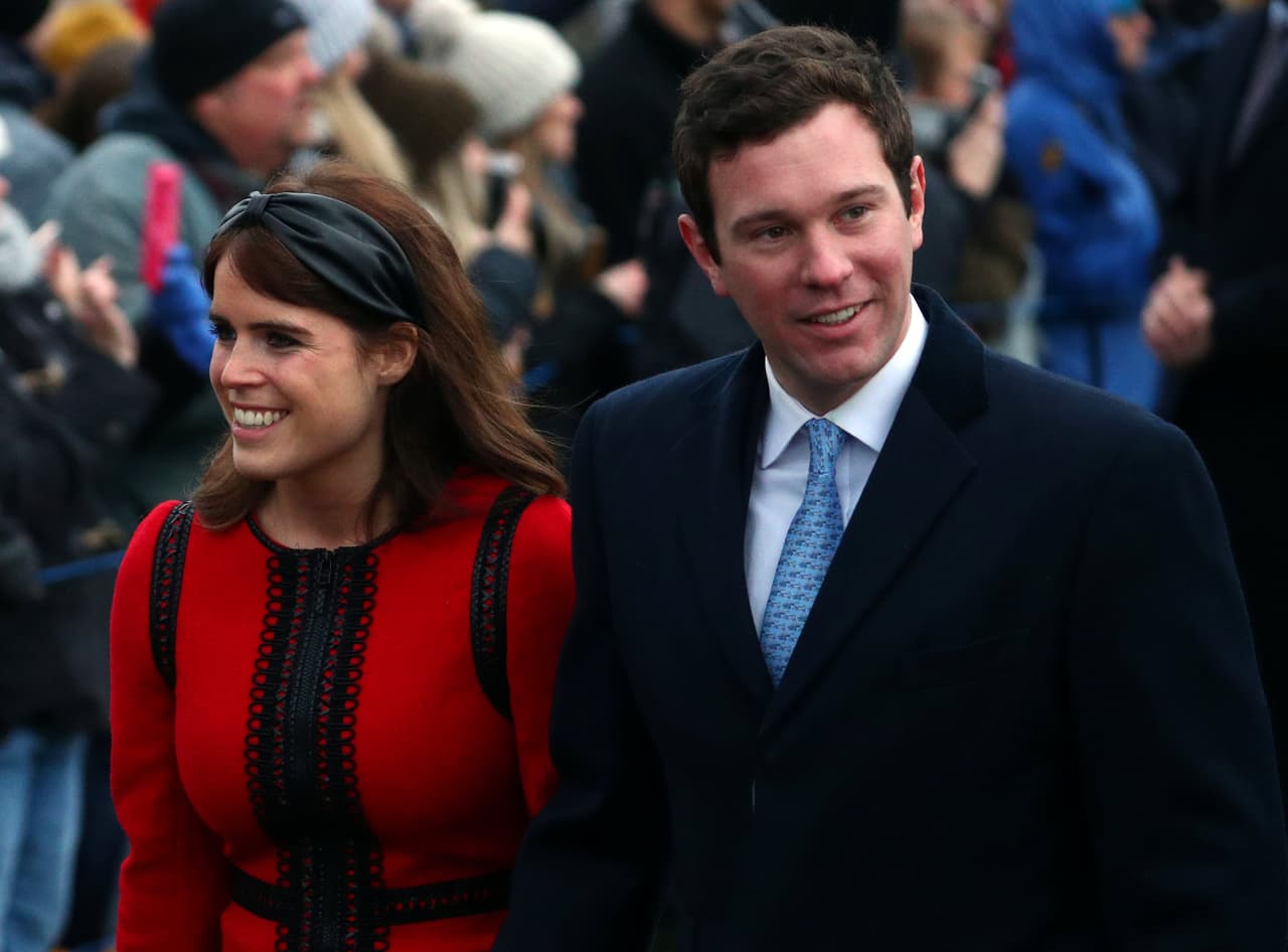 Quienes sí dijeron presente fueron los recién casados 
<b><a href="https://www.univision.com/entretenimiento/realeza/la-casa-real-presenta-las-fotos-oficiales-de-la-boda-de-la-princesa-eugenie-fotos">Eugenie de York y su esposo Jack Brooksbank.</a></b>