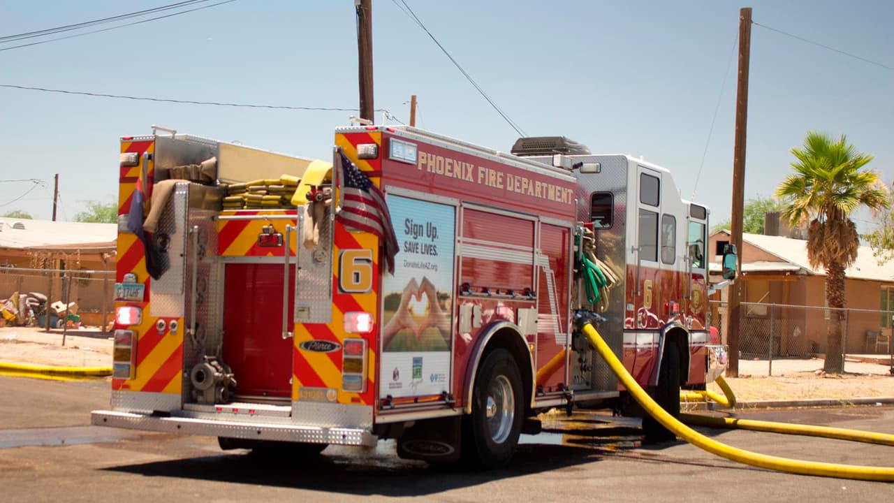 Afortunadamente el incendio pudo ser controlado después de varias horas. No se reportan personas o bomberos lesionados. Se investigan las causas.