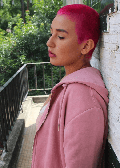 "Todo cambio que decidas hacer en tu cuerpo que sea porque tú quieres y recuerda que siempre debe ser algo que te haga sentir bien y que te ayude a sentirte más seguro, si hace lo contrario, no está bien", escribió.
<br>