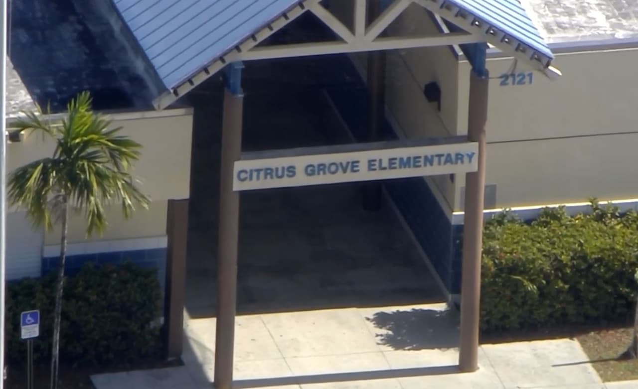 Levantan cerco policial en escuela que permanecía cerrada mientras buscaban a un sospechoso