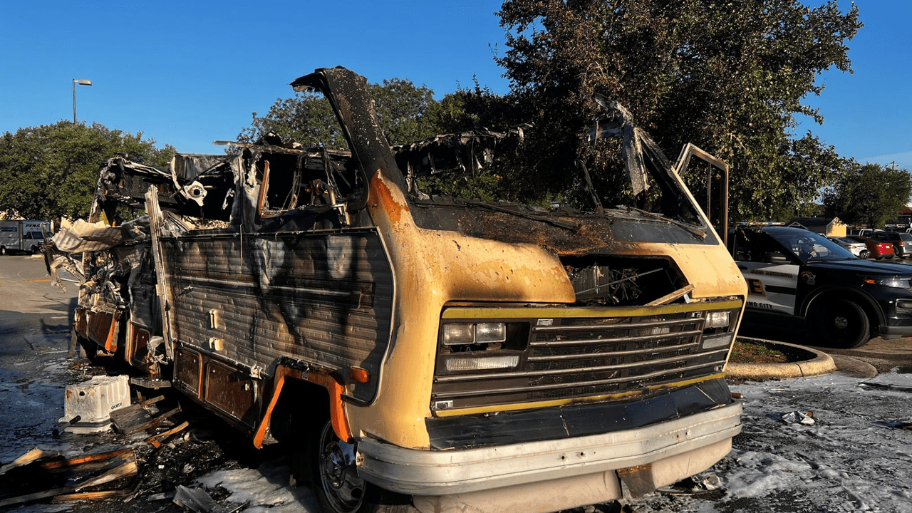El incidente ocurrió el 18 de mayo, cuando una pareja se paró a descansar mientras intentaban reparar una llanta.