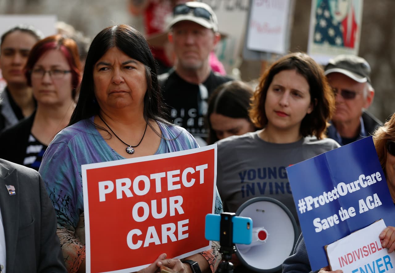 Juez federal en Texas declara inconstitucional Obamacare y pone en peligro la cobertura de salud para 20 millones de personas