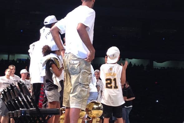 Photos: Spurs Championship Alamodome Celebration 2014