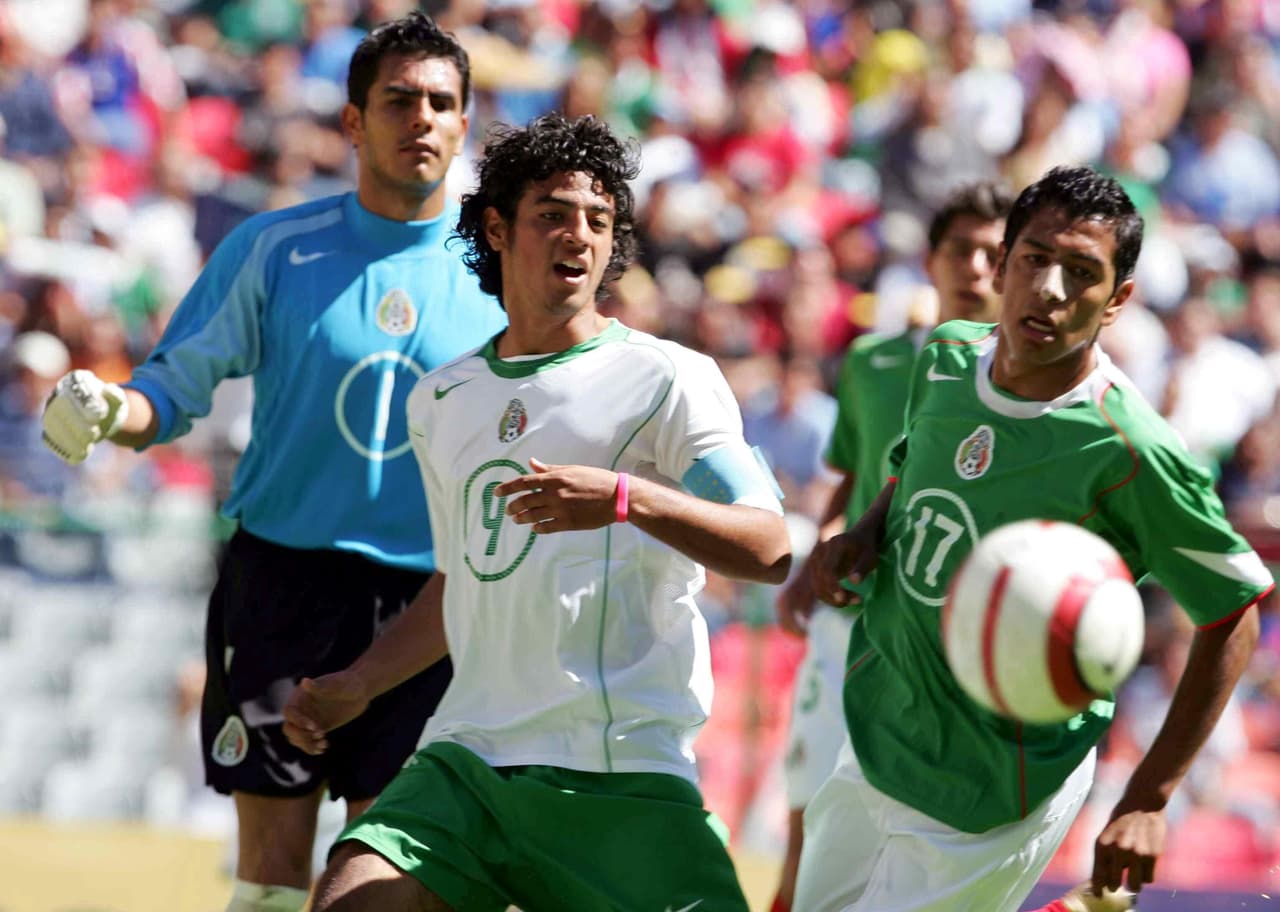 El quintanarroense se estrenó con la Sub 17 en el Mundial de 2005. Además de coronarse campeón fue el máximo anotador del torneo con cinco tantos.
