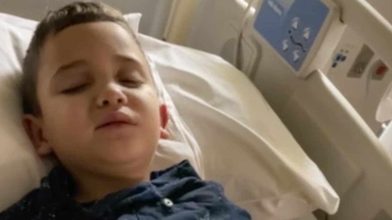 “Le ha atacado el área de sus piernas, no tiene movimiento en ellas, le atacó también en el cuello”, dijo Carmen Claudio, abuela del niño.