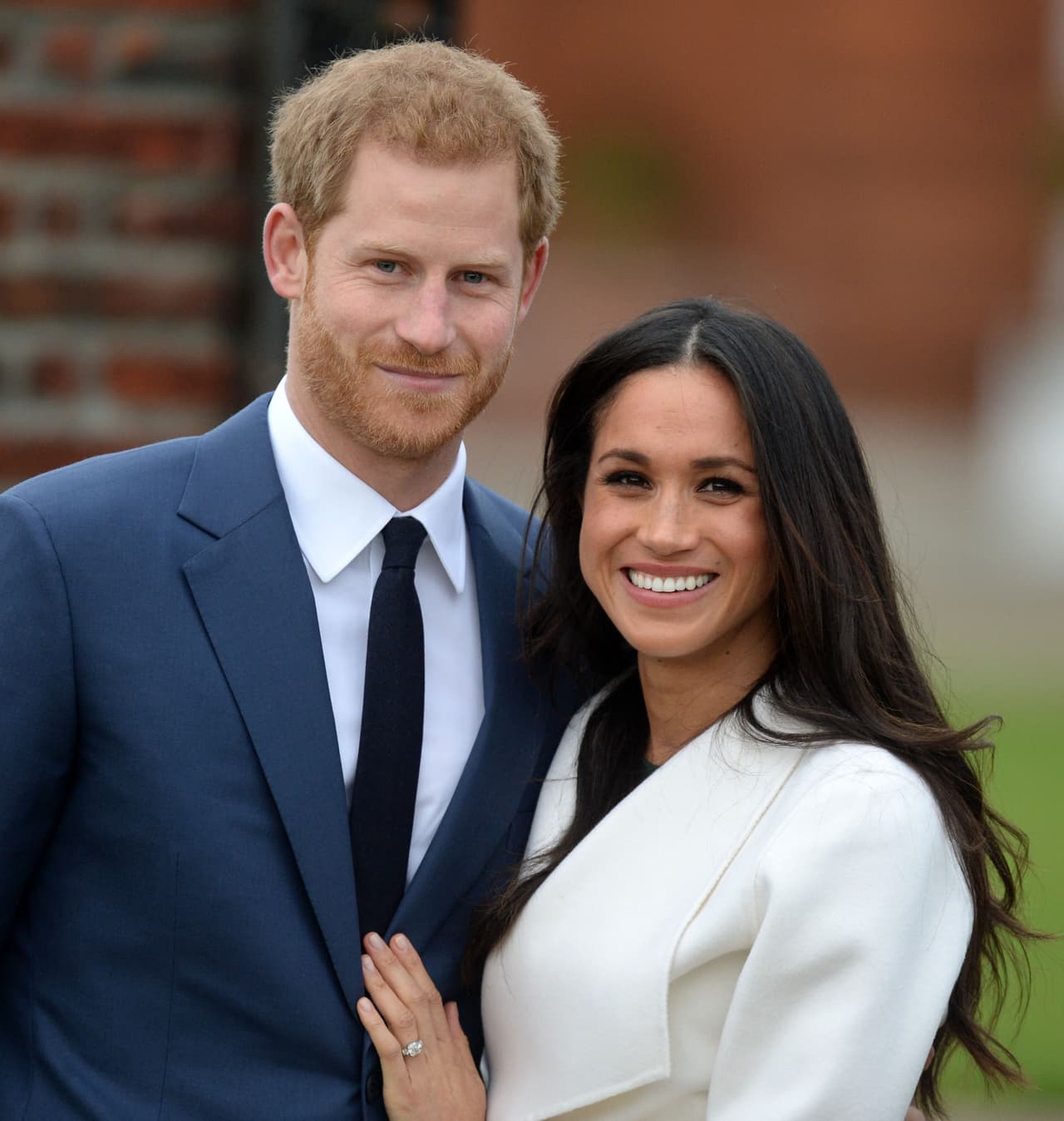 Hay que recordar que 
<a href="https://www.univision.com/estilo-de-vida/bodas/en-su-anillo-de-compromiso-meghan-markle-lleva-un-pedacito-de-lady-di-fotos#fdec6e010000" target="_blank">Harry</a> dijo durante la primera entrevista que la pareja tuvo con la BBC, poco después de que anunciaran su compromiso, que "el anillo obviamente es de oro amarillo porque es su favorito (de Meghan Markle)".
