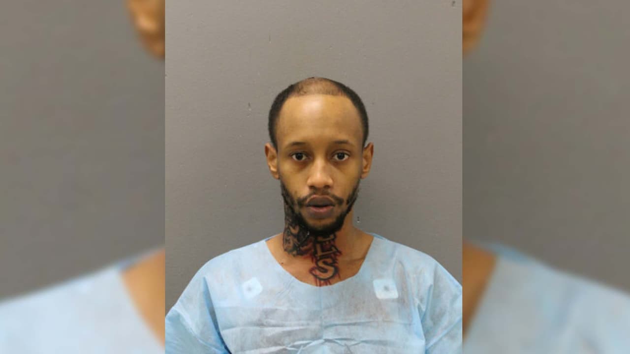 Acusan de intento de homicidio a sujetos que balearon a policía en Calumet Heights