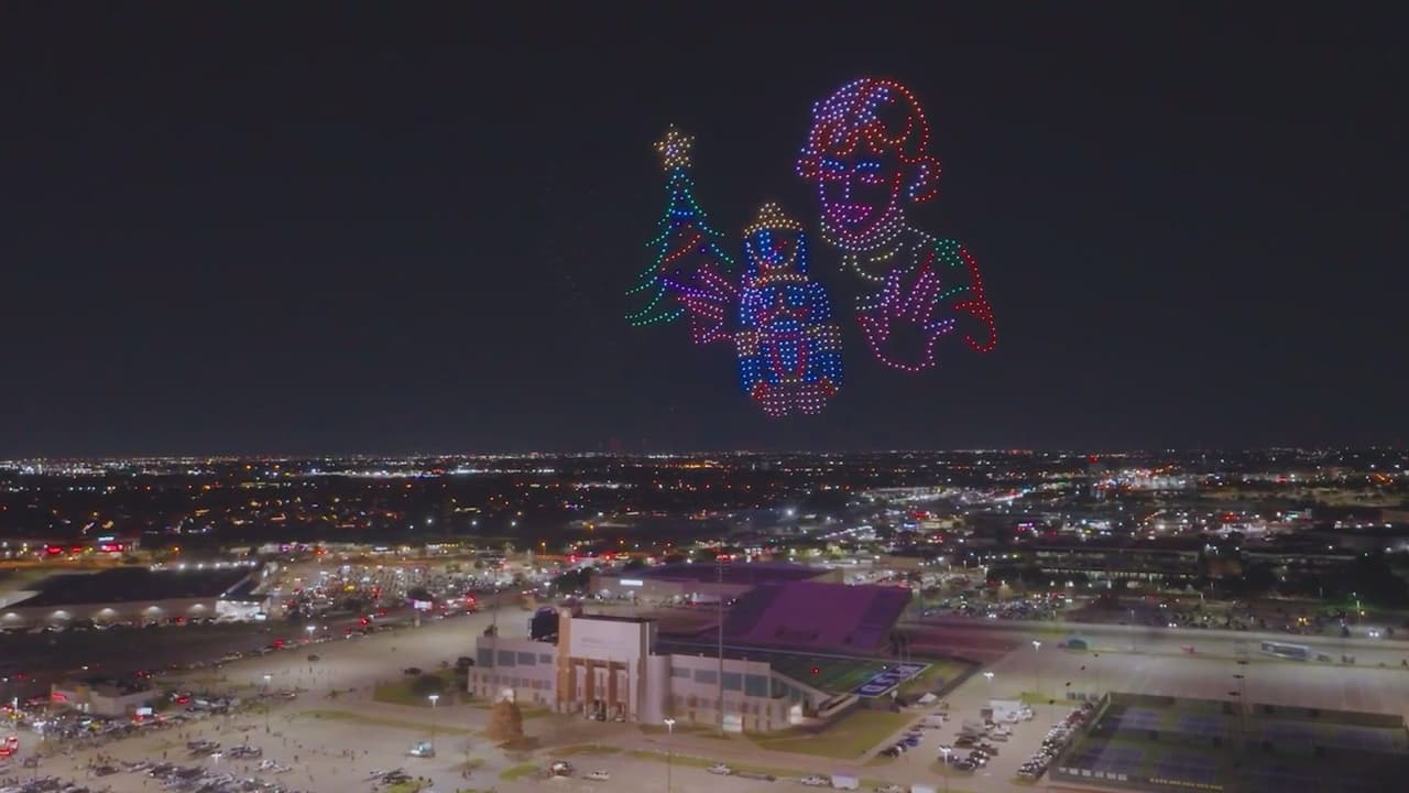 Preston Ward, conocido cariñosamente como 
<i>“That Drone Show Guy”</i>, lideró con maestría este espectáculo de tecnología y arte. Como jefe de pilotos de Sky Elements, Ward y su equipo 
<b>llevaron la temporada navideña a nuevas alturas</b>, convirtiendo North Richland Hills en el epicentro de la innovación.