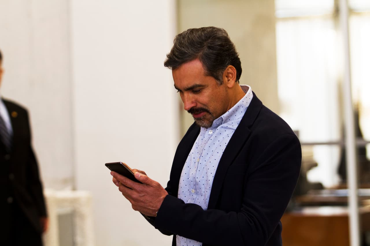 John le contó a la policía que ella les había ayudado a escapar de un operativo.