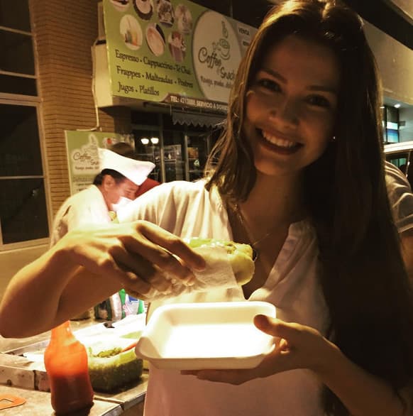 "¿Gustan un rico #HotDog", preguntó Ana. (Octubre 22, 2015)