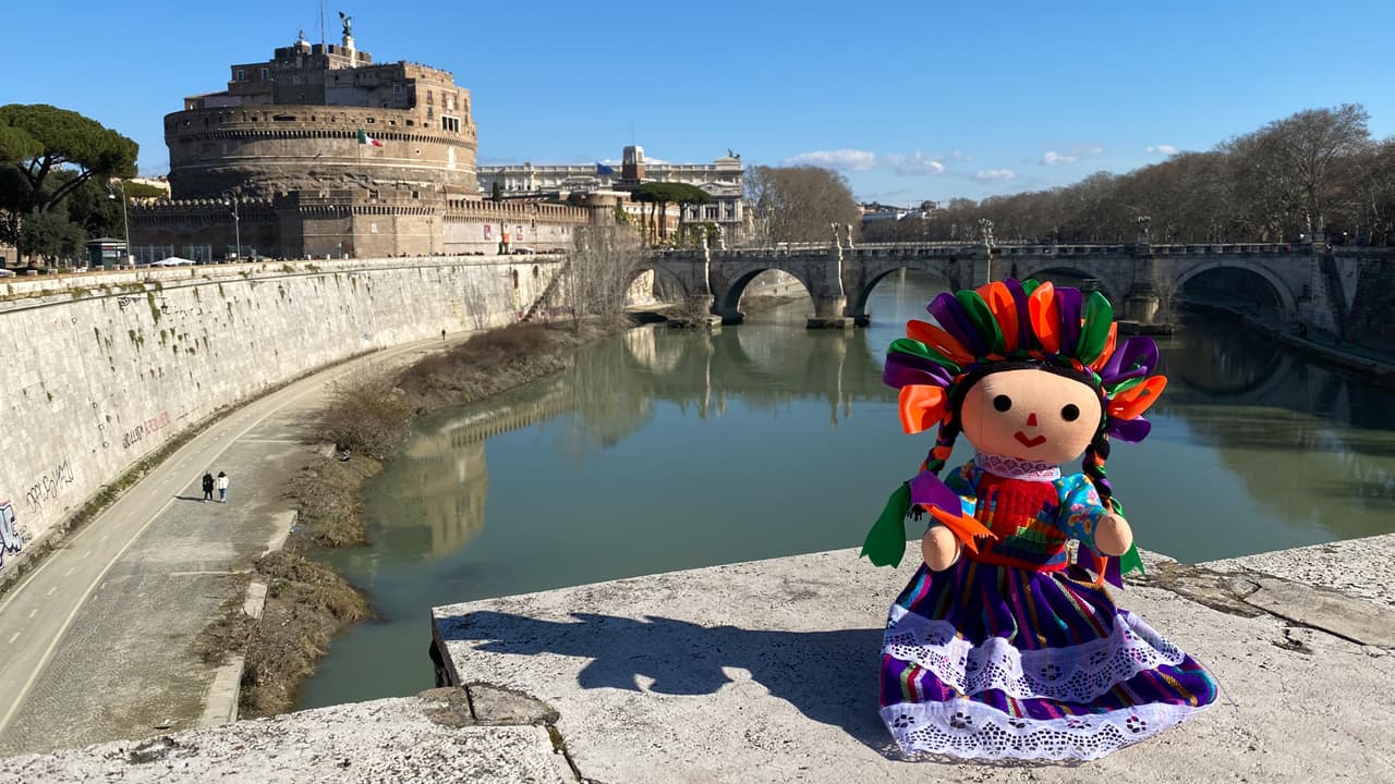 #LelePorElMundo llegó hasta El Vaticano, aquí la podemos ver muy cerca del Castel Sant´Angelo.