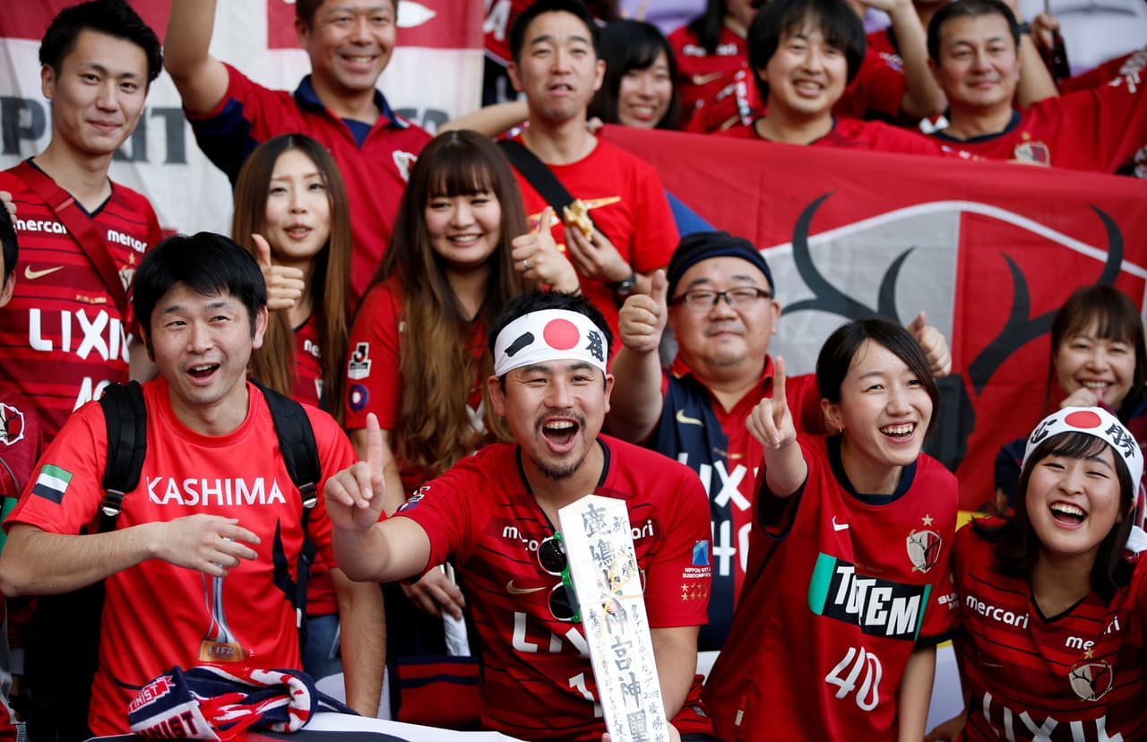 Fanáticos mexicanos y japonenes se pusieron cita en el Hazza bin Zayed Stadium de los Emiratos Árabes para vivir con pasión el debut de sus equipos en esta nueva edición del Mundial de Clubes, con la ilusión de enfrentar en la siguiente ronda al Real Madrid.
