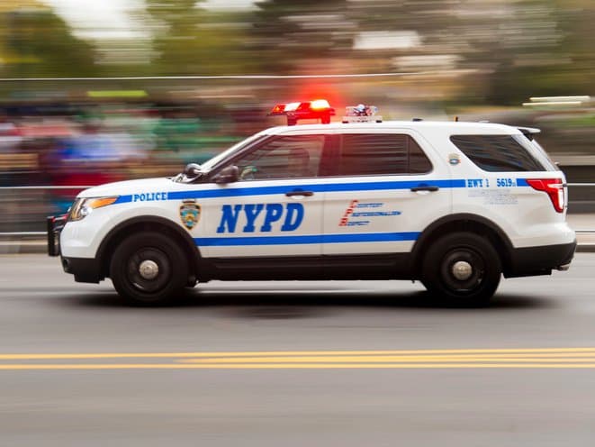 Niño de 14 años que iba a subir al autobús fue alcanzado por una bala en Manhattan