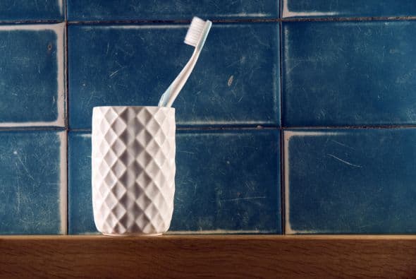 <b>¿Qué debes de evitar? </b>No exfolies tus labios con un cepillo de dientes ya que sus cerdas suelen ser demasiado agresivas para esa zona tan delicada. 
<br>
<br>