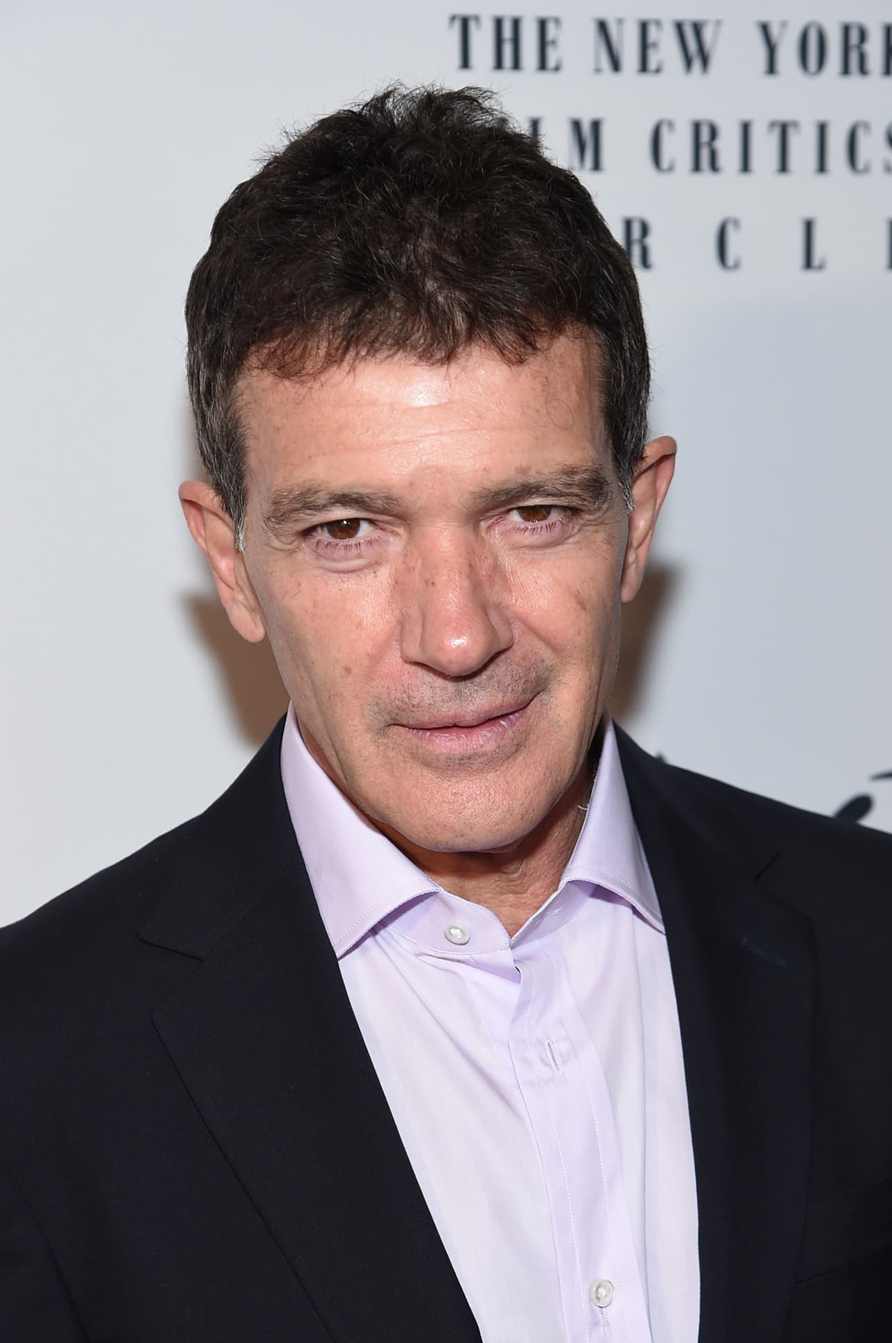 Entre los hispanos que compiten por una estatuilla, se encuentra
<b> <a href="https://www.univision.com/famosos/antonio-banderas-y-los-otros-latinos-que-estan-nominados-al-oscar-2020-fotos">Antonio Banderas</a></b> en la categoría de Mejor Actor.