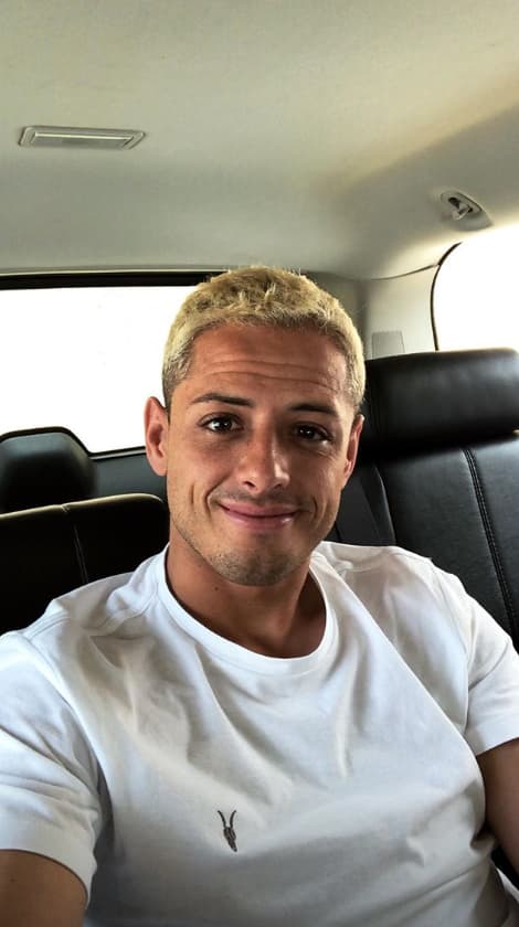 Pero ellos no son los únicos famosos que están a la moda, Javier 'Chicharito' Hernández sorprendió al público en el mundial de fútbol de Rusia con su nuevo color de cabellera.