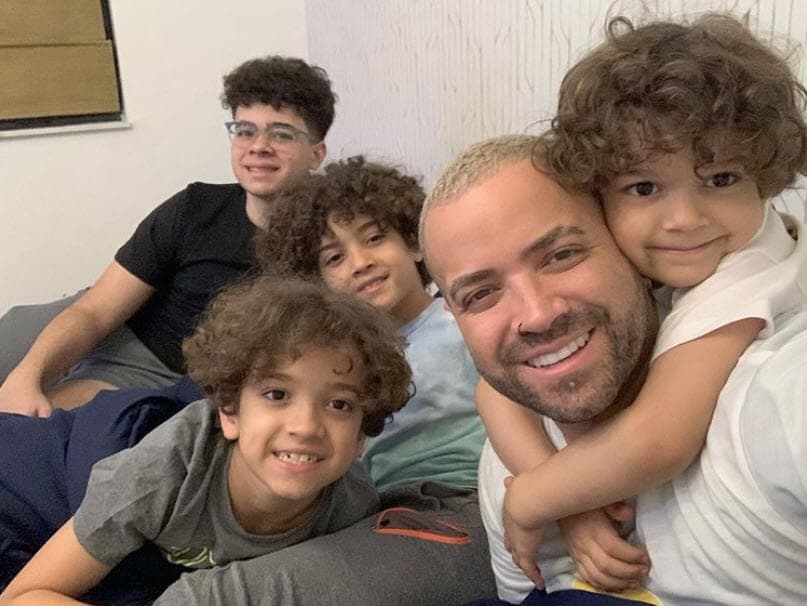 Nacho y sus hijos varones, quienes viven en Miami, dejaron de verse físicamente durante varios meses, debido a la pandemia.
<br>