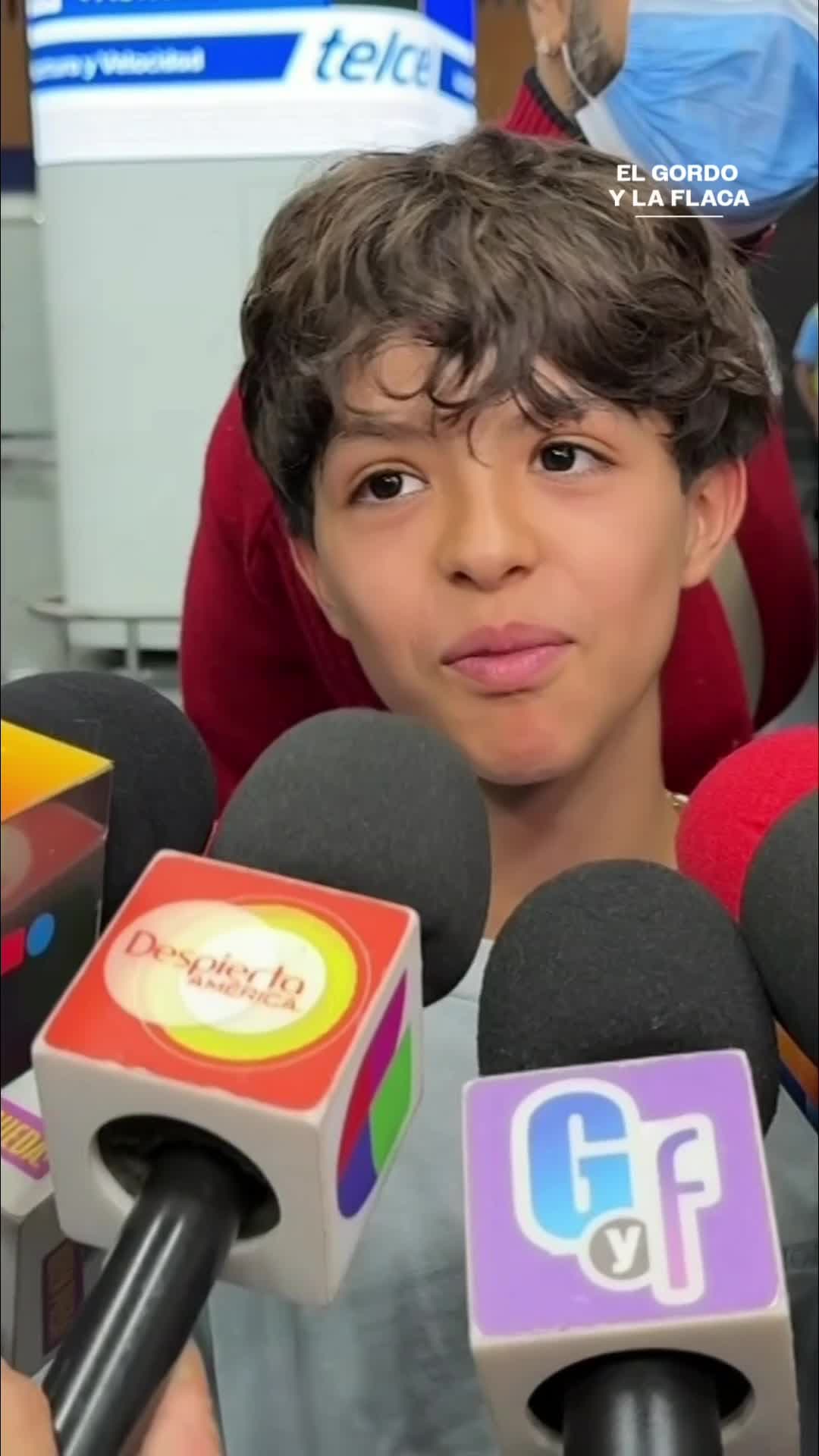Hijo de Ninel Conde responde si quiere un hermanito