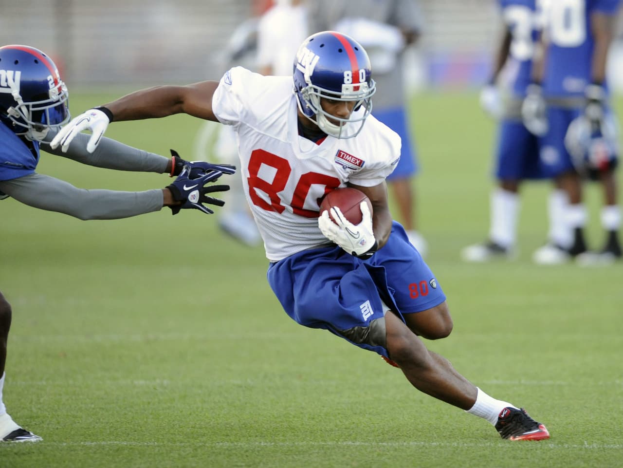 Se declaró elegible para el Draft en 2010 pero nadie lo seleccionó. Un día después del Draft los New York Giants deciden darle una oportunidad. Respondió positivamente, durante la pretemporada de la NFL fue líder receptor con 297 yardas y 4 touchdowns, mérito suficiente para quedarse en el equipo. Jugó 3 partidos de temporada regular pero se lesionó un muslo y quedó fuera el resto de la campaña.