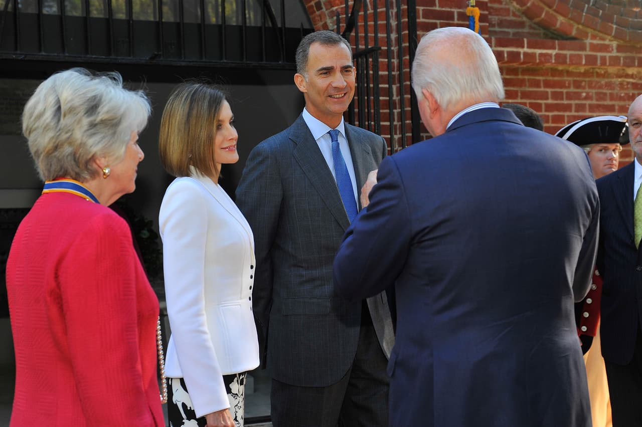 Letizia tomó el té con Michelle Obama y más tarde recorrieron los jardines de residencia presidencial.