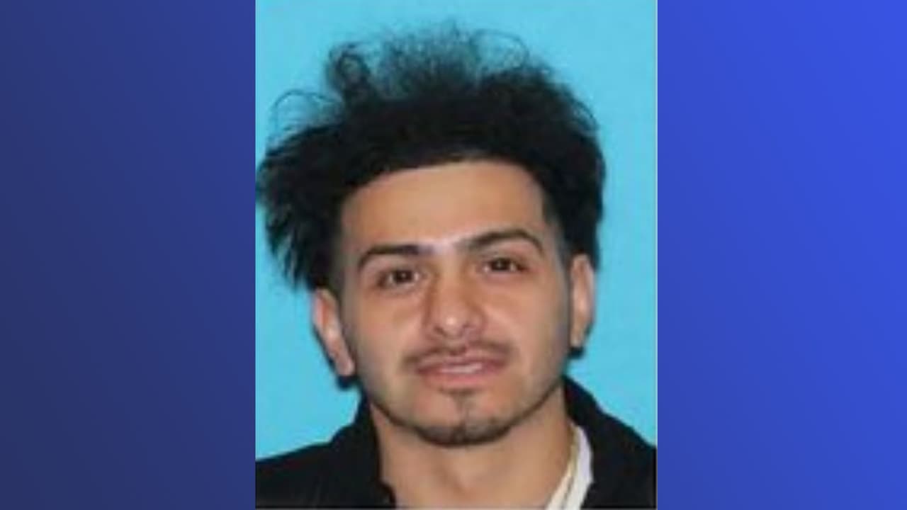 Edward Longoria es buscado por conducir intoxicado.