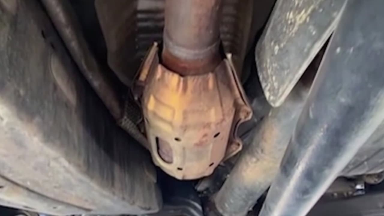 Más multas y cárcel: la iniciativa con la que autoridades en Los Ángeles buscan combatir el robo de catalizadores