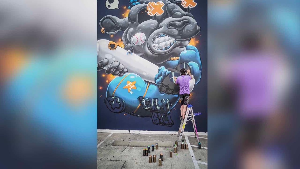 Gonzo247 fue el artista que pintó en esta ocasión el mural para celebrar la victoria 7-1.