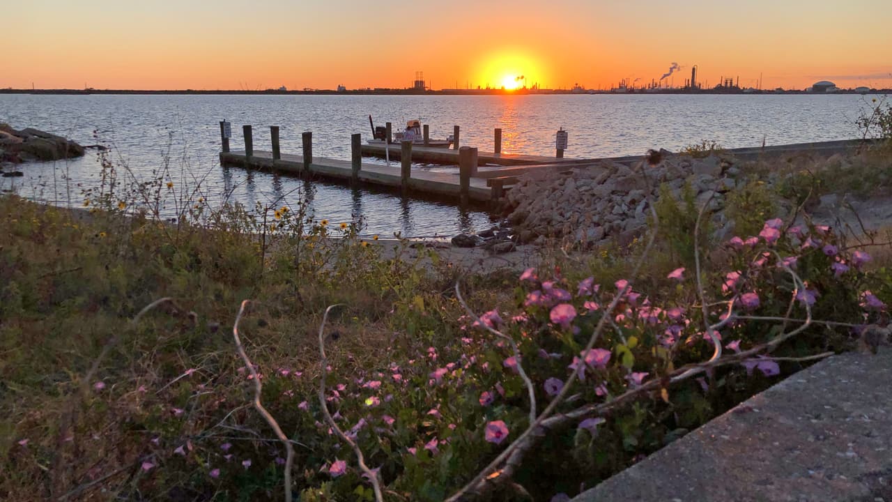 Entrar al muelle tiene un costo de 10 dólares, pero los residentes de Texas City pueden entrar gratis.