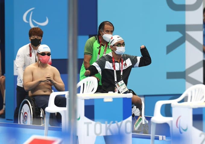 Armando Camacho clasifica a la final de 100 metros libres.