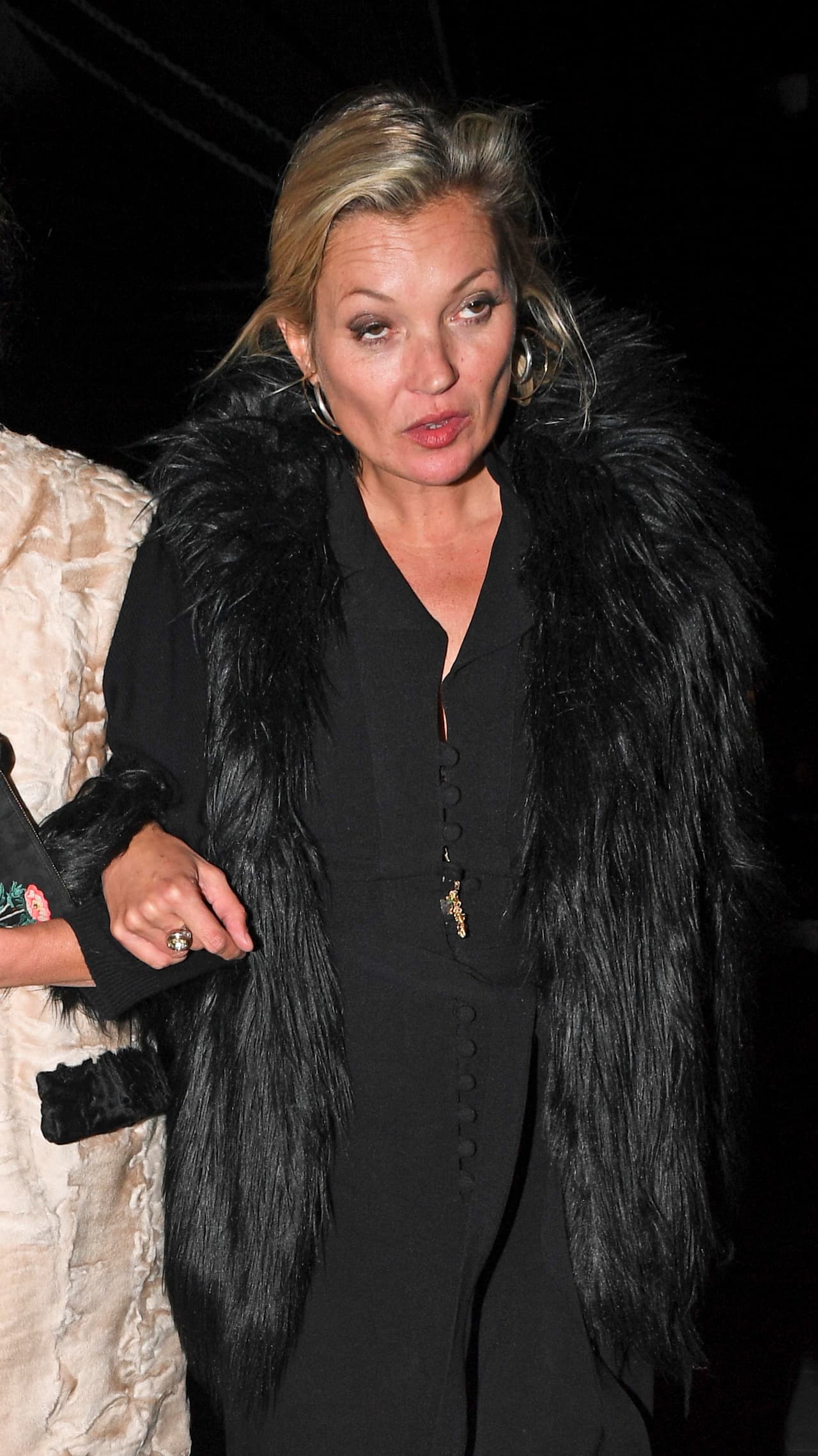 Photo © 2017 Backgrid/The Grosby Group 9 May 2017 - LONDON - UK CELEBS SEEN DINING TOGETHER AT SCOTTS RESTAURANT IN LONDON. Kate's unkempt appearance was a far cry from her usually pristine cover shoots.