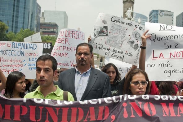 Los familiares de reporteros desaparecidos no están organizados pero María del Carmen se muestra dispuesta a un primer encuentro. Cree que quizás juntos logren que sus tragedias no se archiven en el olvido.