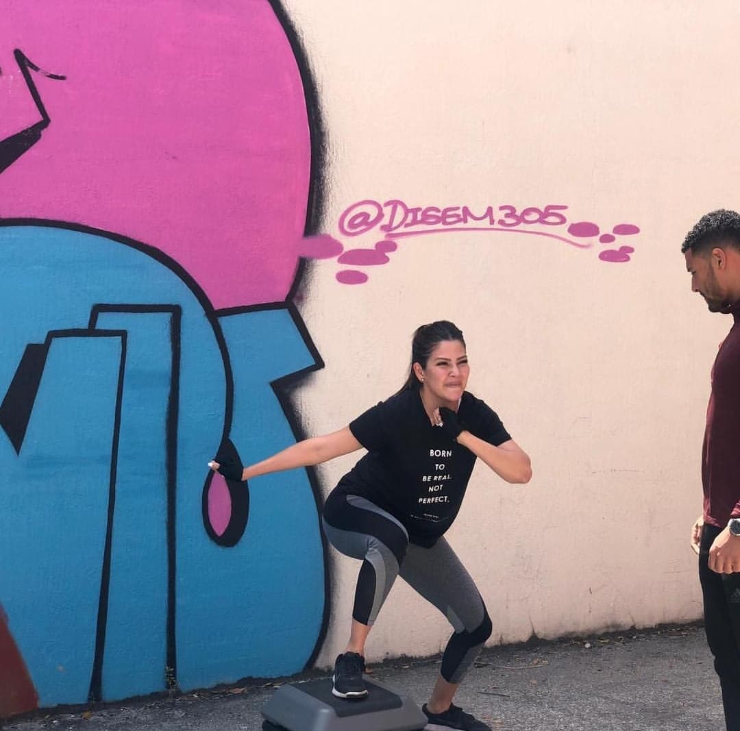 Pero no todo ha sido sencillo, la conductora confesó que la actividad física es algo que no se le da, pero sabe que es necesario tanto para la salud como para mantenerse en línea.
<br>