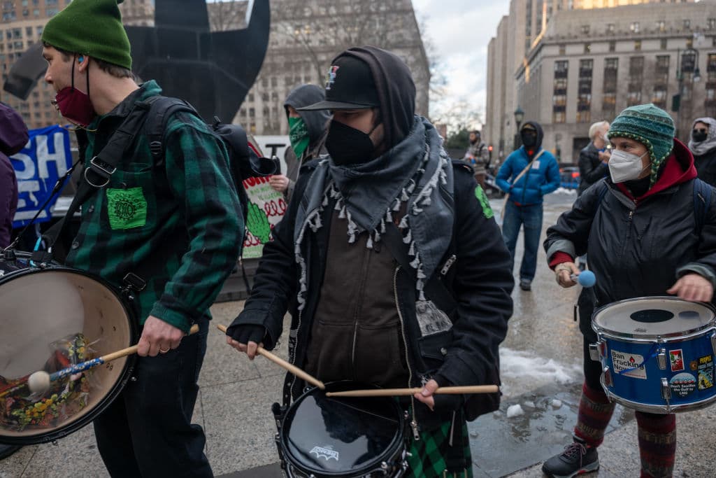 Los participantes expresaron preocupación por las operaciones de ICE en las comunidades y compartieron testimonios sobre el impacto en las familias inmigrantes.